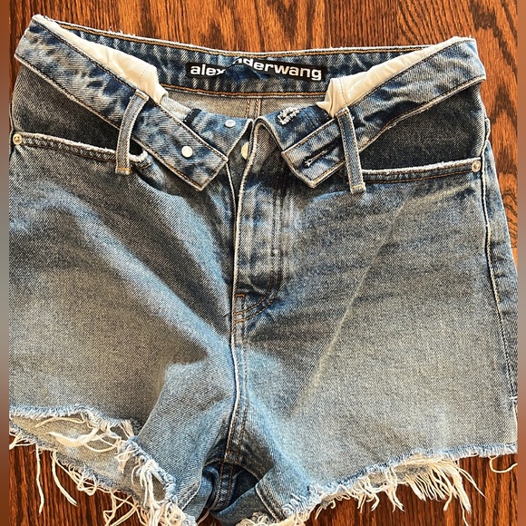 Alexander wang shorts
Size 27 - Picture 3 of 3